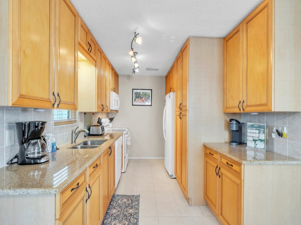 North Beach Paradise Vacation Rental in Holmes Beach - RedAwning