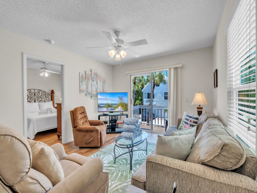 North Beach Paradise Vacation Rental in Holmes Beach - RedAwning