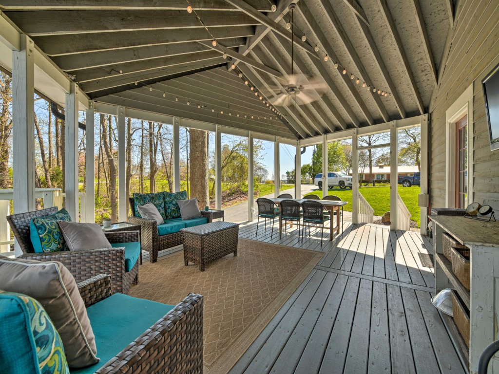 4BR Riviera Paradise w/ Private Dock! Vacation Rental in North Carolina - RedAwning
