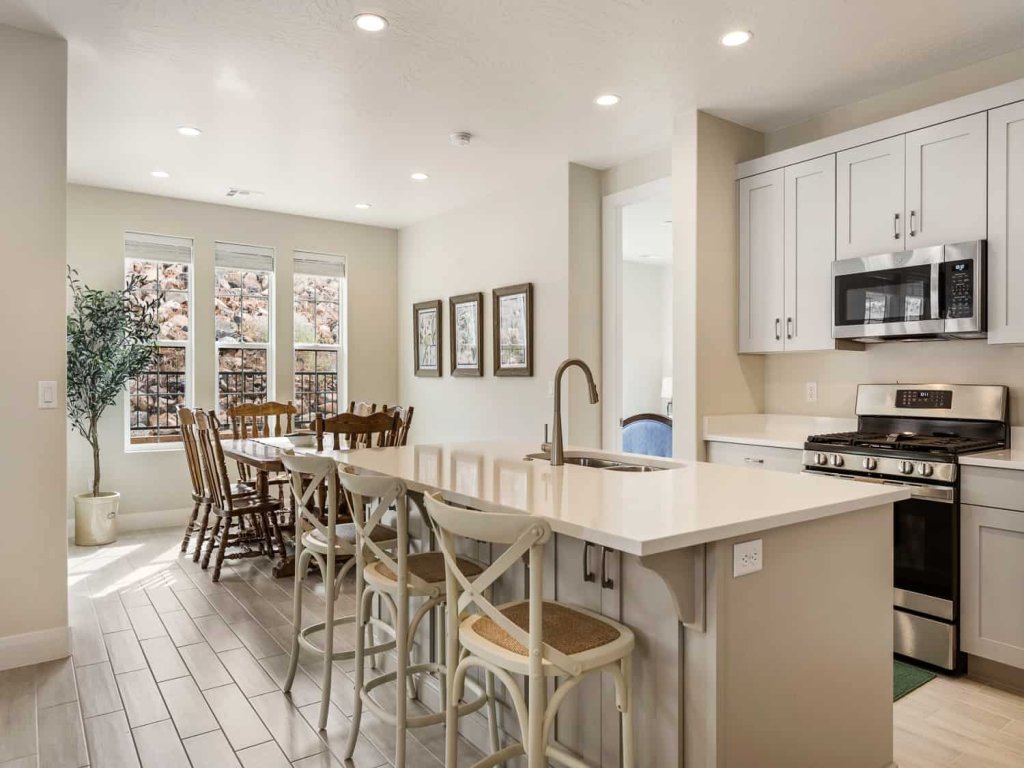 Black Rock Hills Vacation Rental in Utah - RedAwning