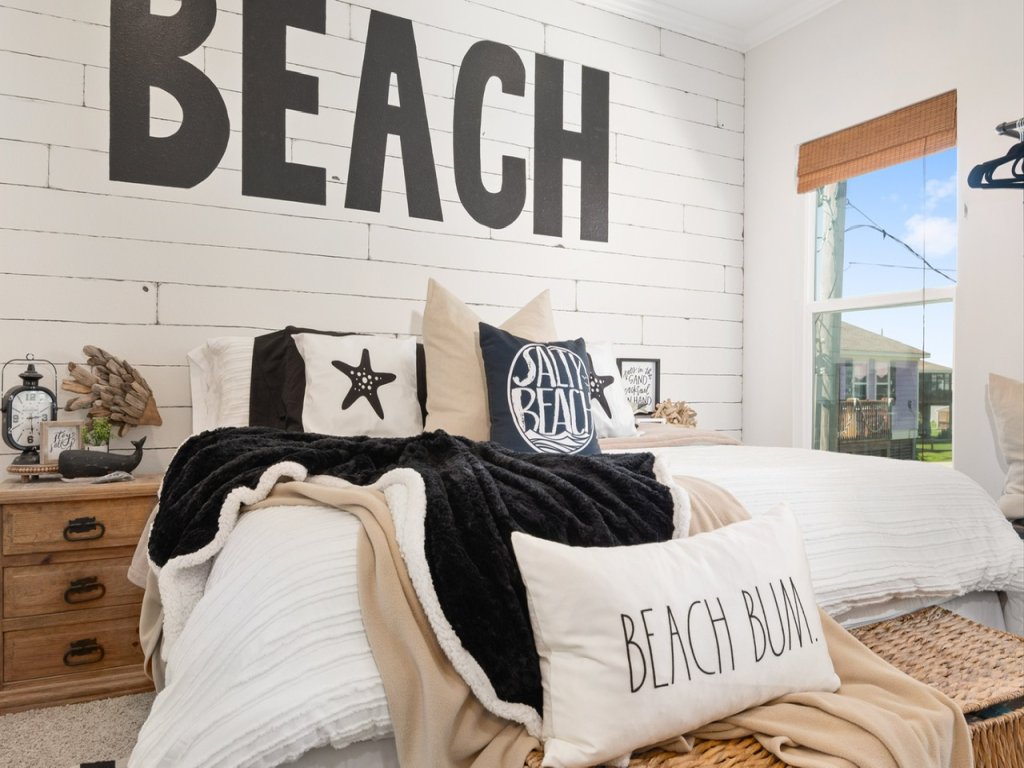 The Lazy Lobster Vacation Rental in Texas - RedAwning