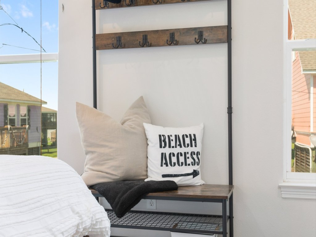 The Lazy Lobster Vacation Rental in Texas - RedAwning