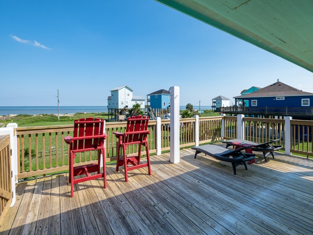 The Lazy Lobster Vacation Rental in Texas - RedAwning