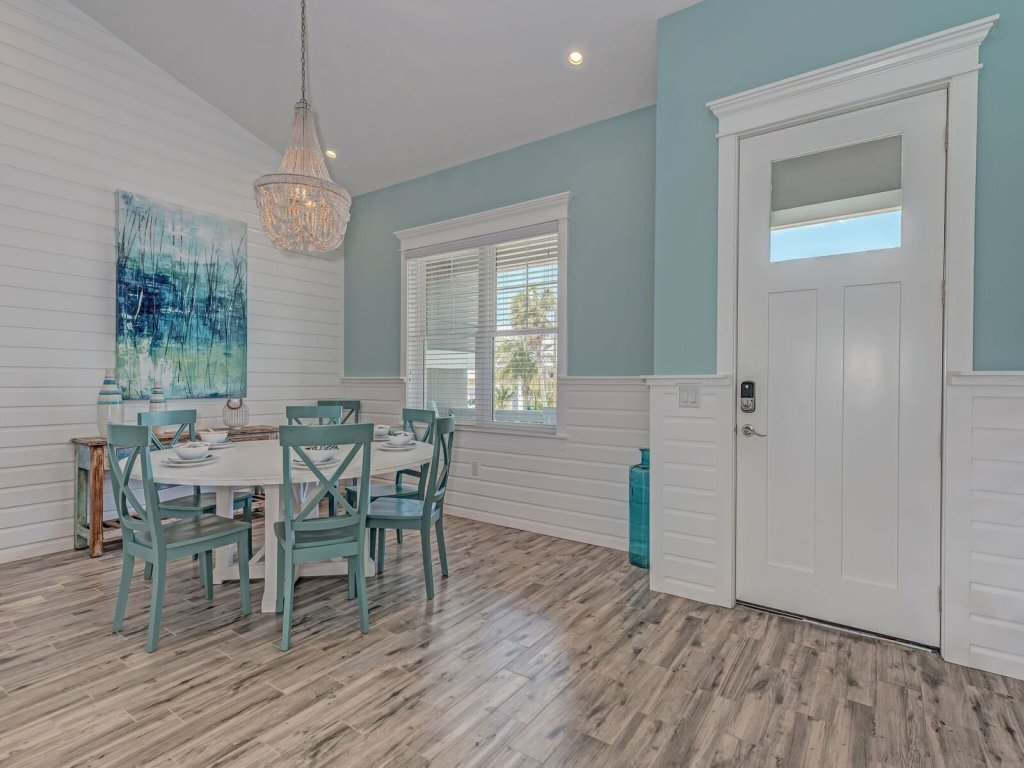 307 65th Street Vacation Rental in Holmes Beach - RedAwning