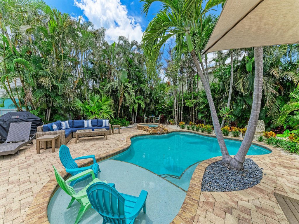Beach Bliss Vacation Rental in Holmes Beach - RedAwning