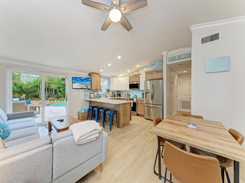 Beach Bliss Vacation Rental in Holmes Beach - RedAwning