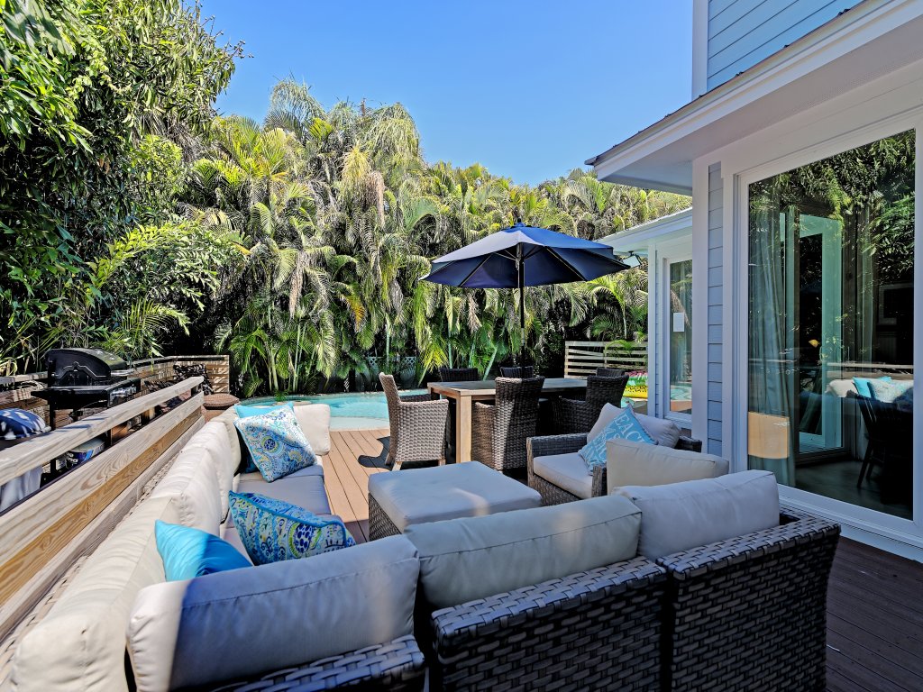 Oasis By The Beach Vacation Rental in Holmes Beach - RedAwning