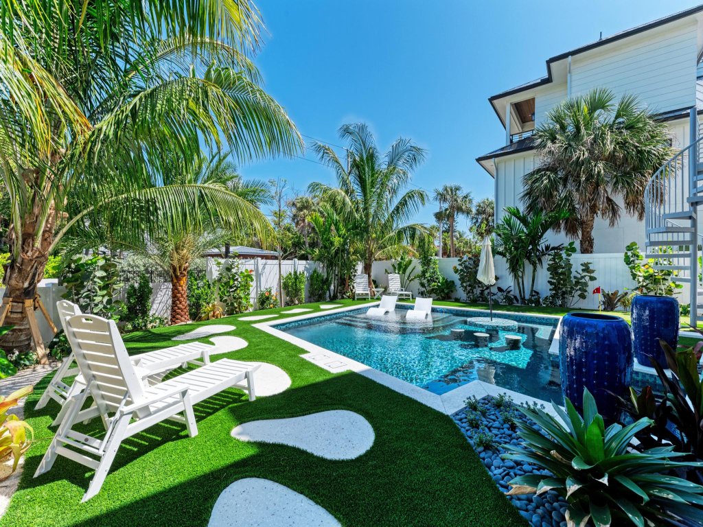 The TipSea Turtle Vacation Rental in Anna Maria - RedAwning