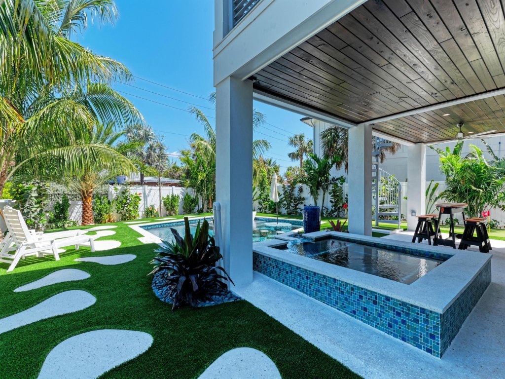 The TipSea Turtle Vacation Rental in Anna Maria - RedAwning
