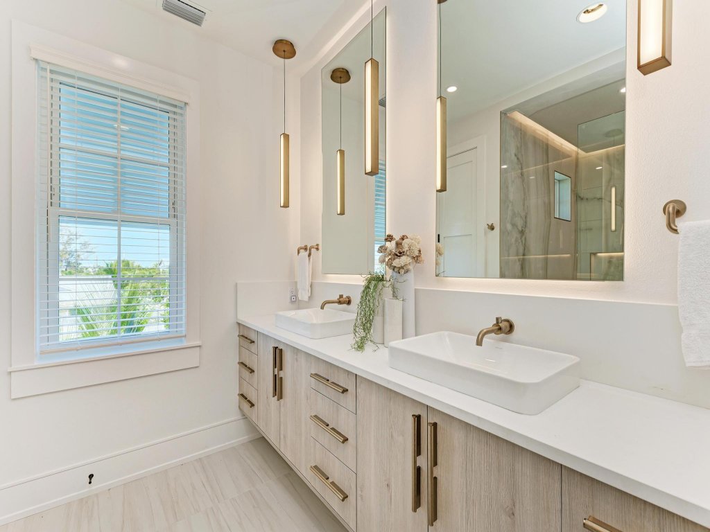 The TipSea Turtle Vacation Rental in Anna Maria - RedAwning
