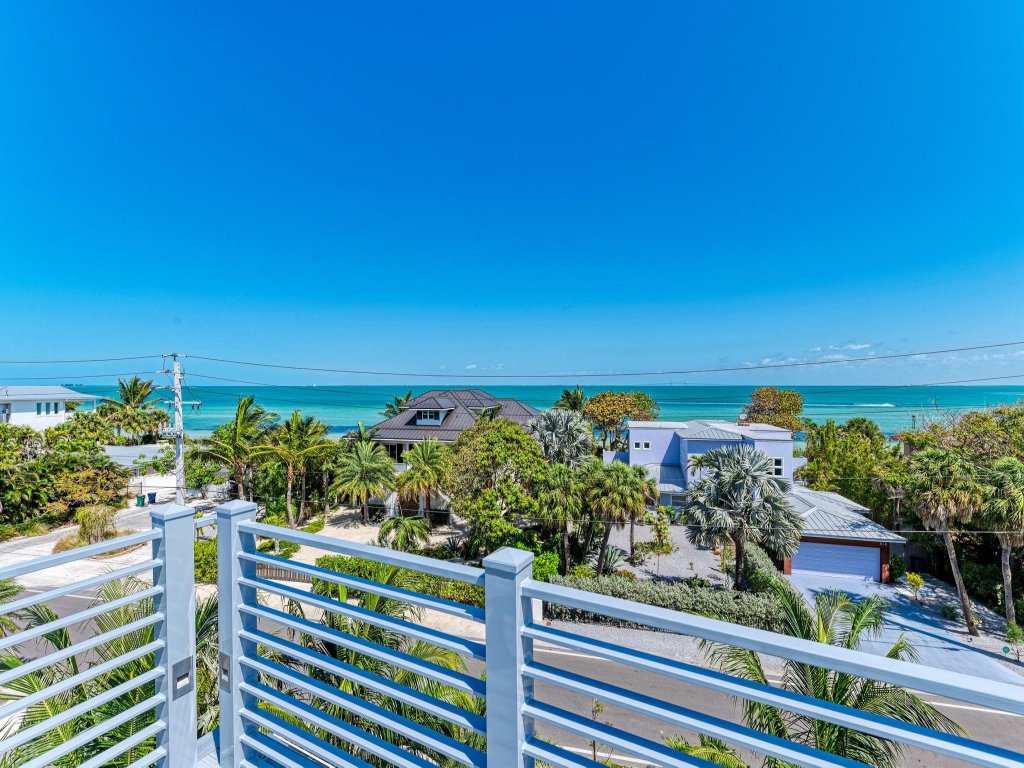 The TipSea Turtle Vacation Rental in Anna Maria - RedAwning