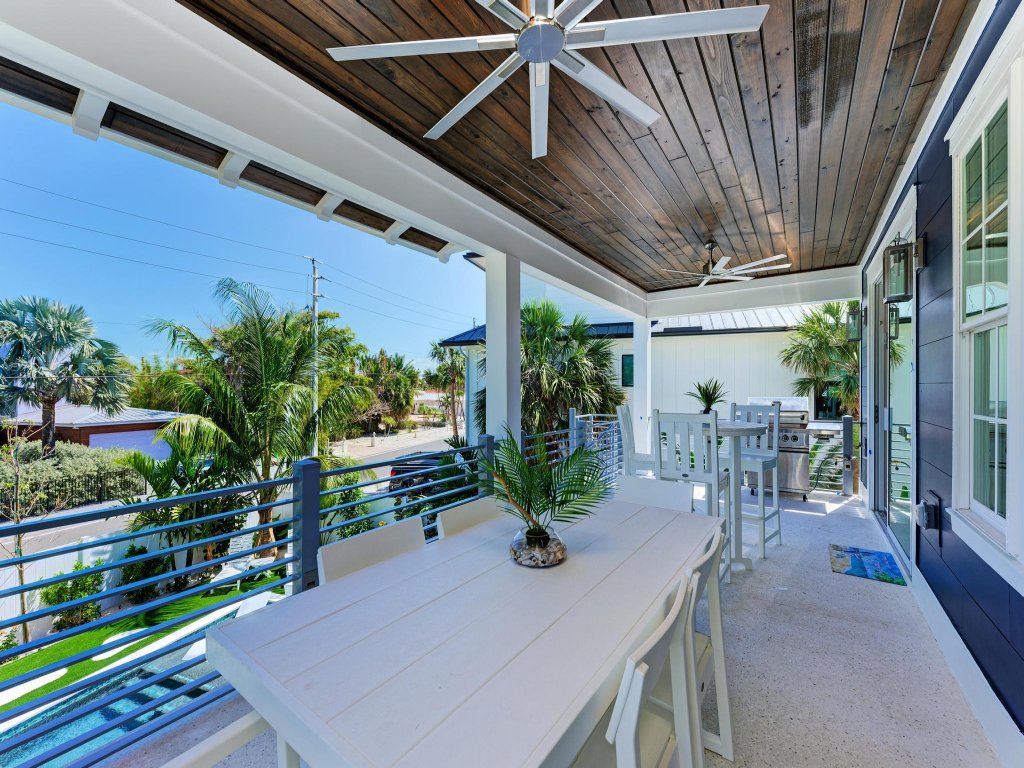 The TipSea Turtle Vacation Rental in Anna Maria - RedAwning