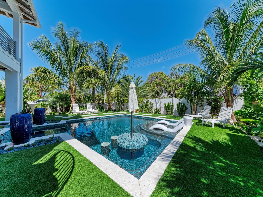 The TipSea Turtle Vacation Rental in Anna Maria - RedAwning