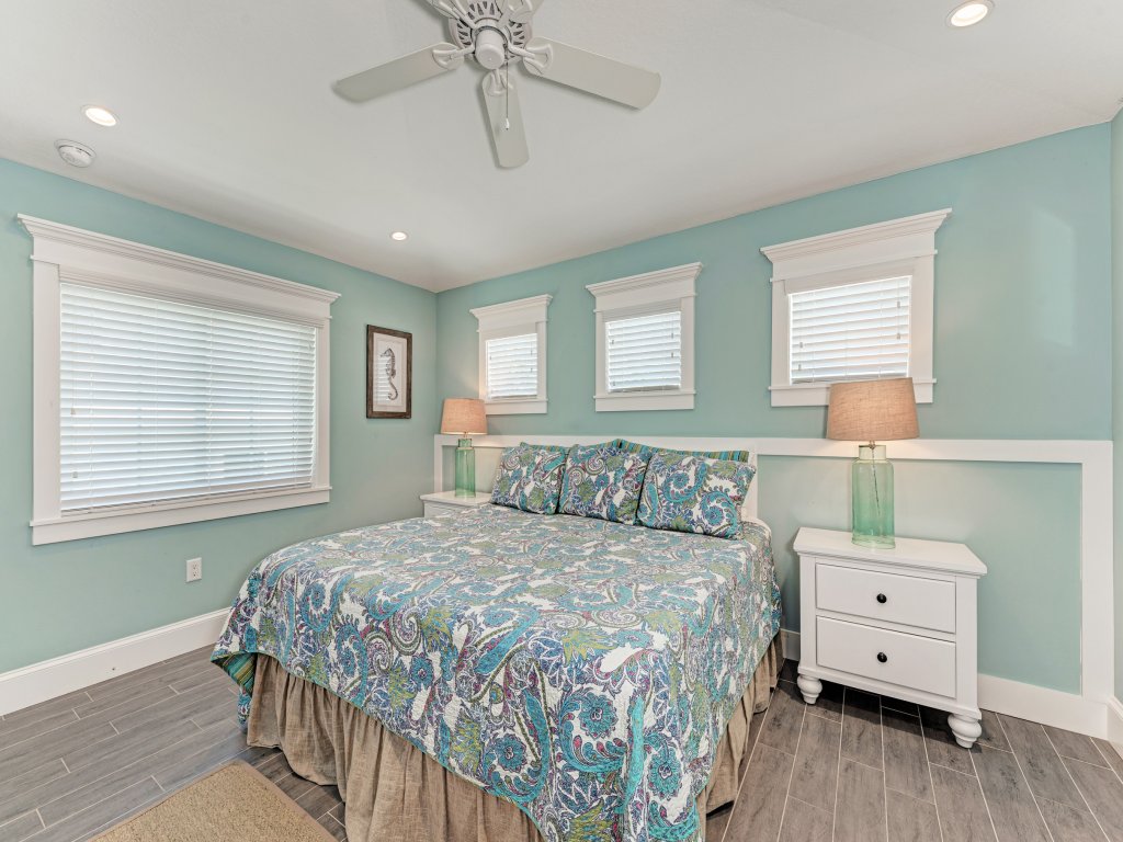 Turtle's Bay Vacation Rental in Holmes Beach - RedAwning