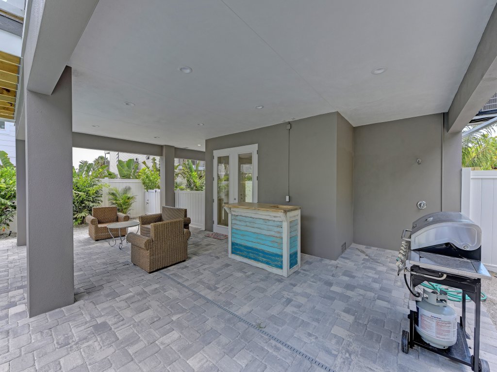 Mermaids Landing Vacation Rental in Holmes Beach - RedAwning
