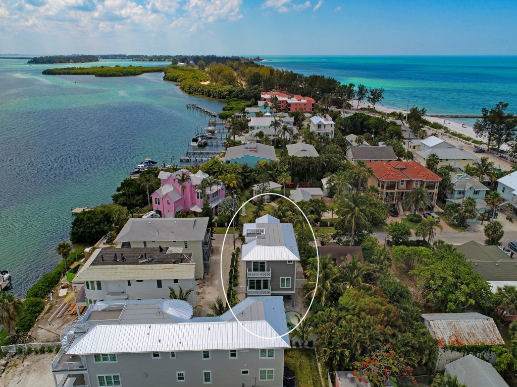 Mermaids Landing Vacation Rental in Holmes Beach - RedAwning