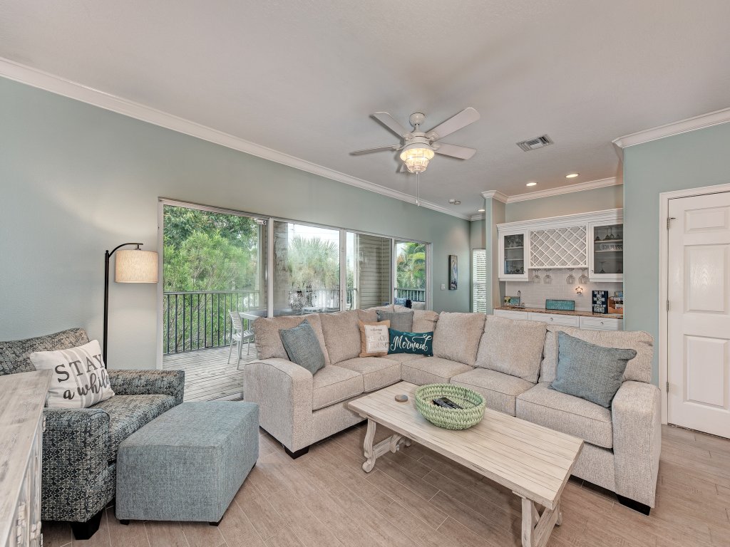 Kickback Cabana Vacation Rental in Holmes Beach - RedAwning