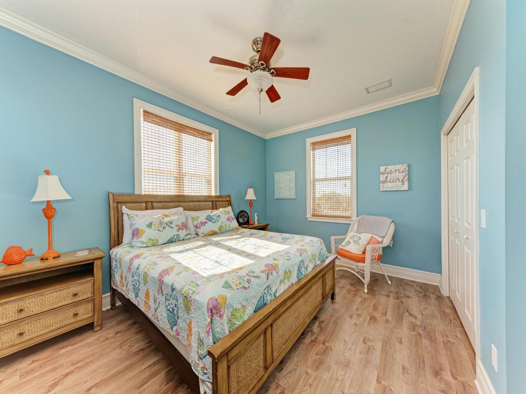 Crosswind Cottage Vacation Rental in Holmes Beach - RedAwning