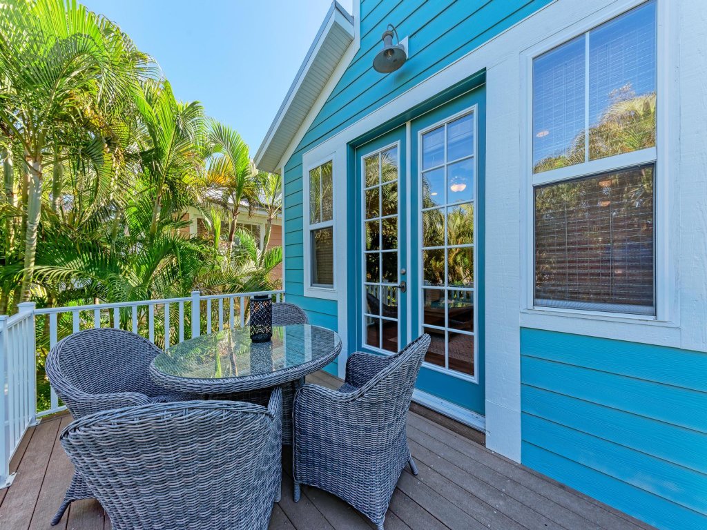 Crosswind Cottage Vacation Rental in Holmes Beach - RedAwning