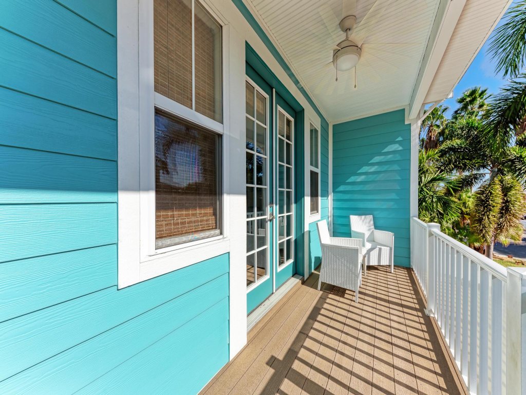 Crosswind Cottage Vacation Rental in Holmes Beach - RedAwning