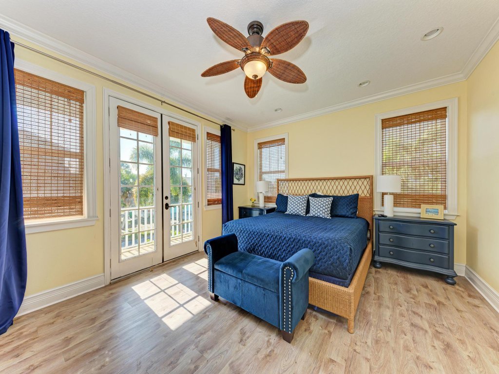 Crosswind Cottage Vacation Rental in Holmes Beach - RedAwning