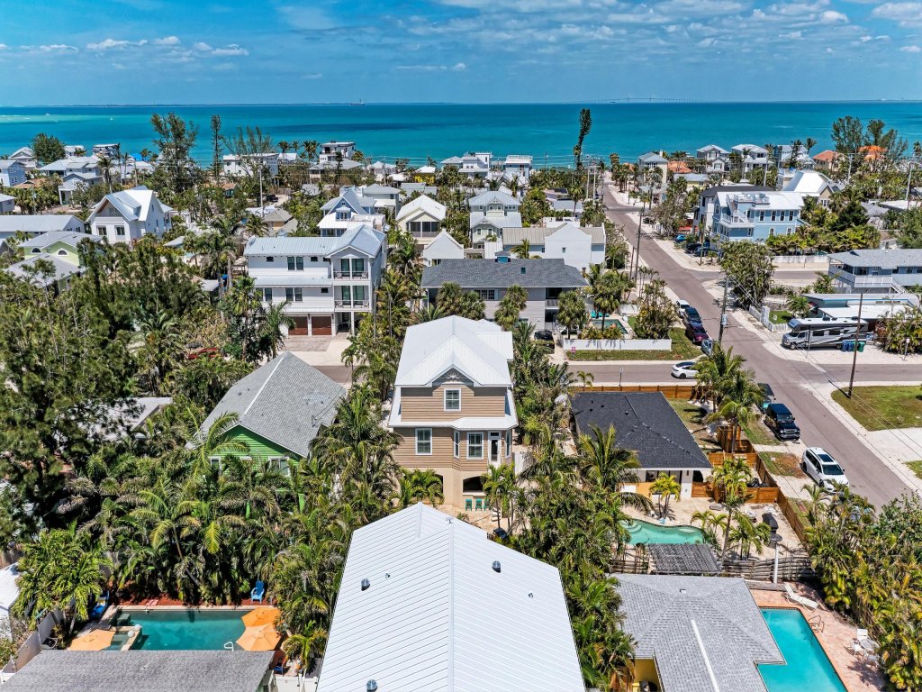 Once Upon a Tide Vacation Rental in Anna Maria - RedAwning