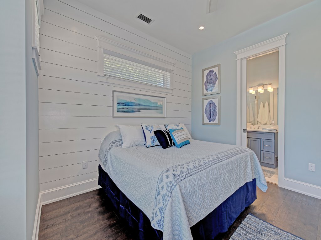 Vitamin Sea Vacation Rental in Anna Maria - RedAwning
