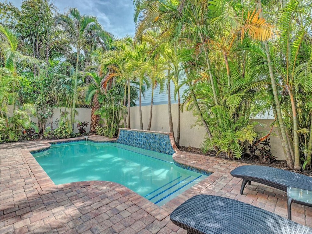 Angel Sea Vacation Rental in Holmes Beach - RedAwning