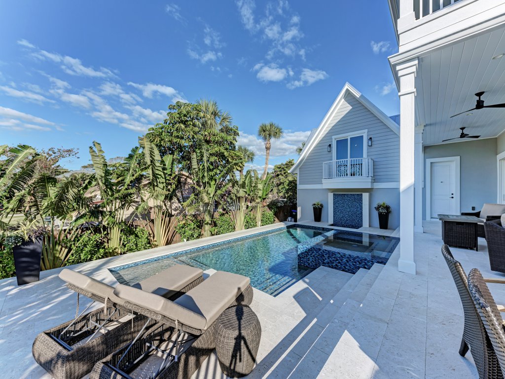 Just Beachy Vacation Rental in Holmes Beach - RedAwning