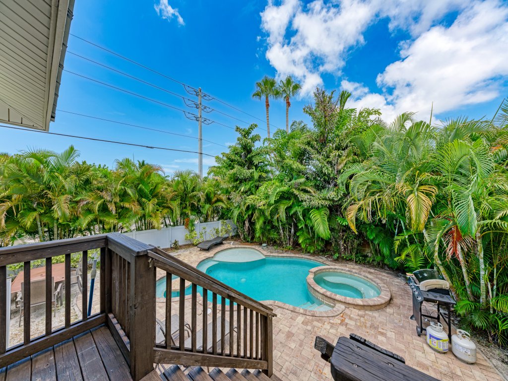Starfish Isle Vacation Rental in Holmes Beach - RedAwning