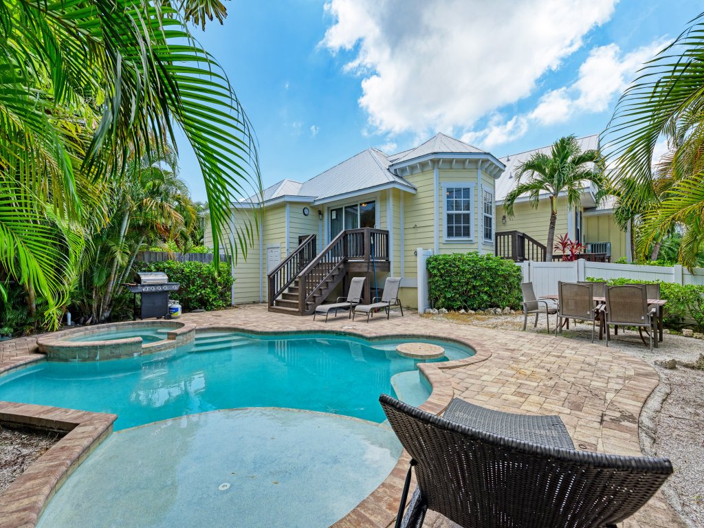 Starfish Isle Vacation Rental in Holmes Beach - RedAwning