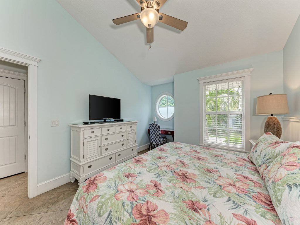 Starfish Cove Vacation Rental in Holmes Beach - RedAwning