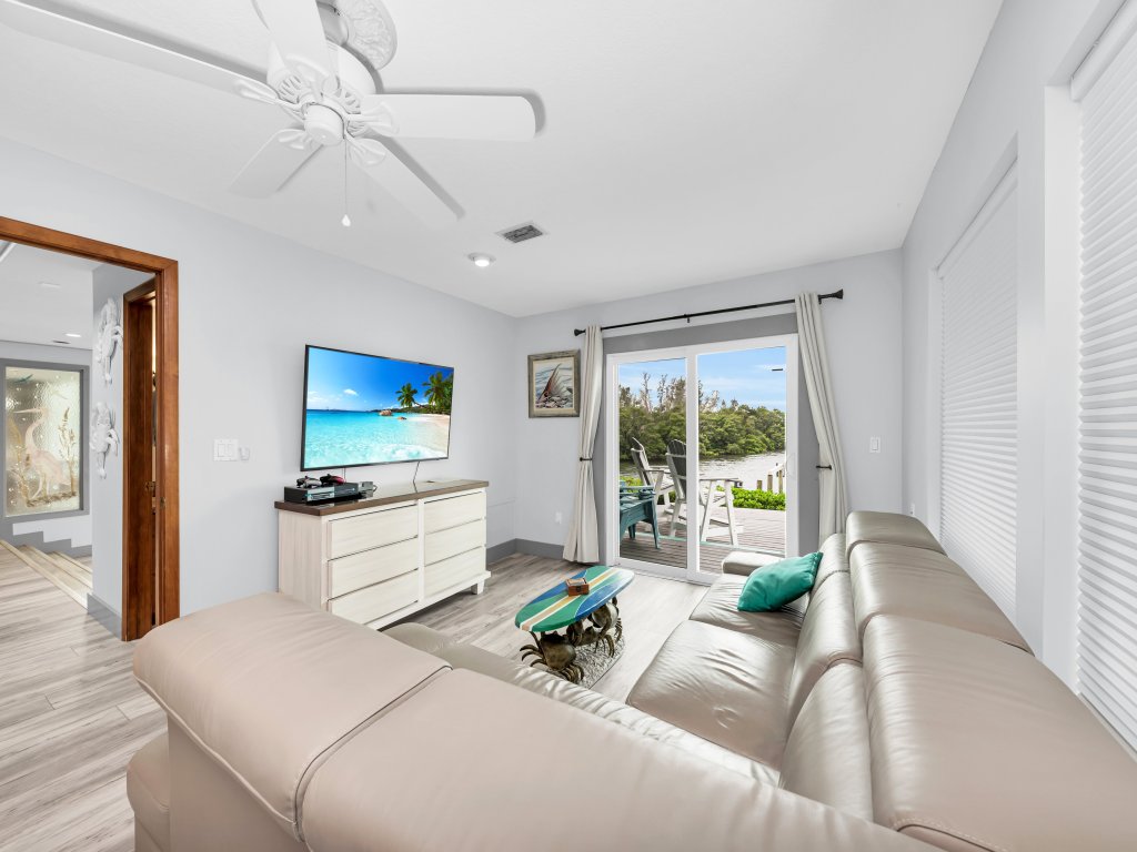Bay House Retreat Vacation Rental in Florida - RedAwning