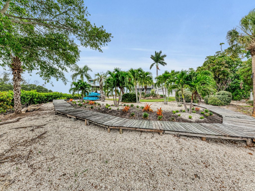 Bay House Retreat Vacation Rental in Florida - RedAwning