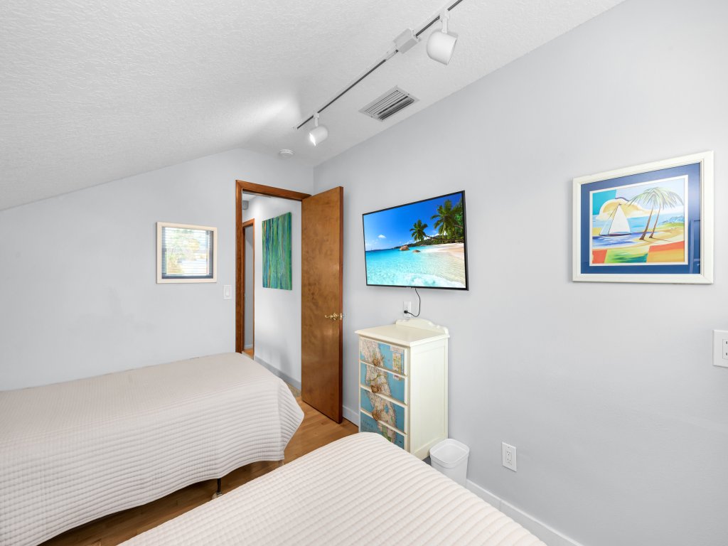Bay House Retreat Vacation Rental in Florida - RedAwning