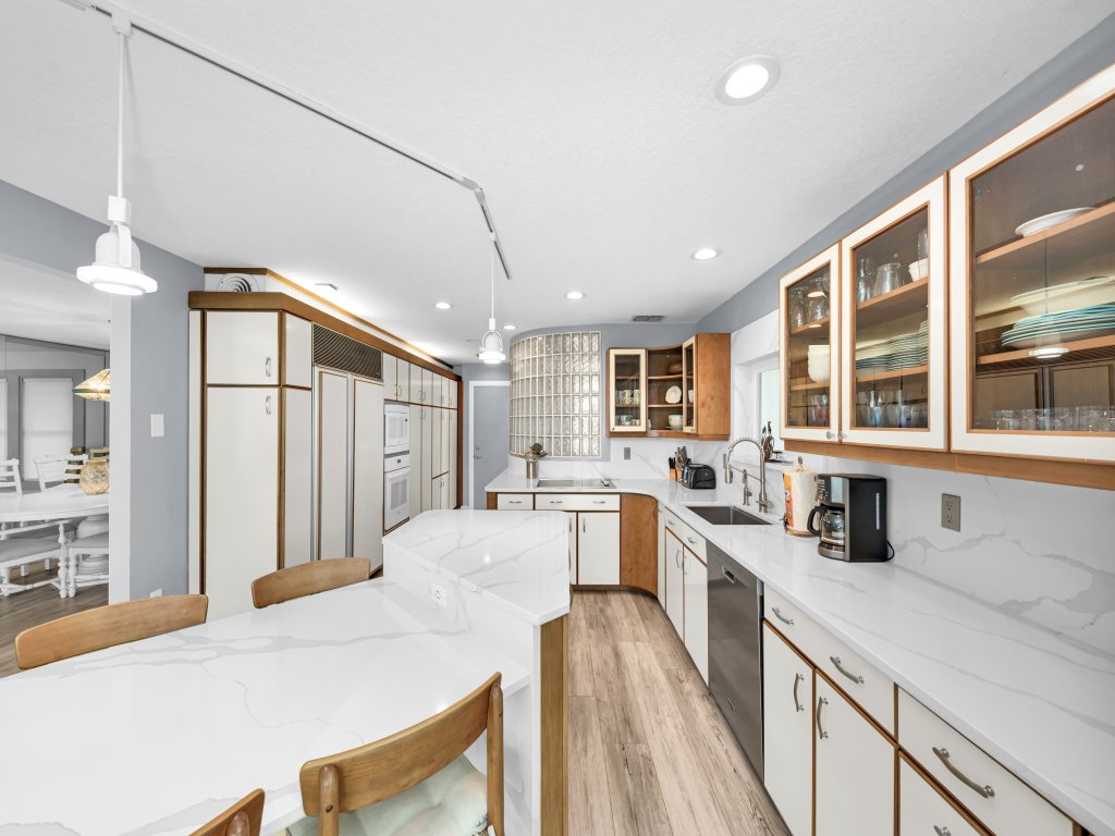 Bay House Retreat Vacation Rental in Florida - RedAwning