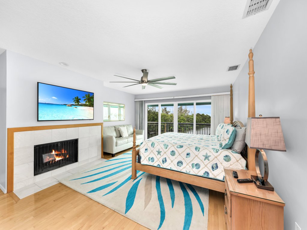 Bay House Retreat Vacation Rental in Florida - RedAwning