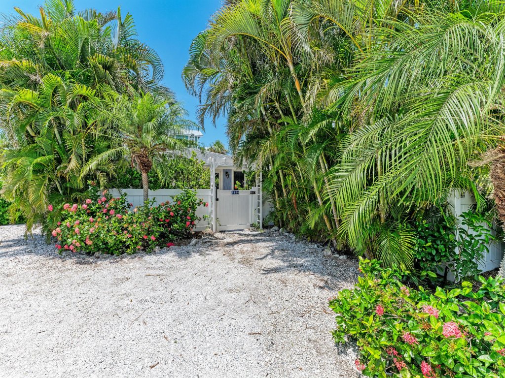 Salt Air East Vacation Rental in Holmes Beach - RedAwning