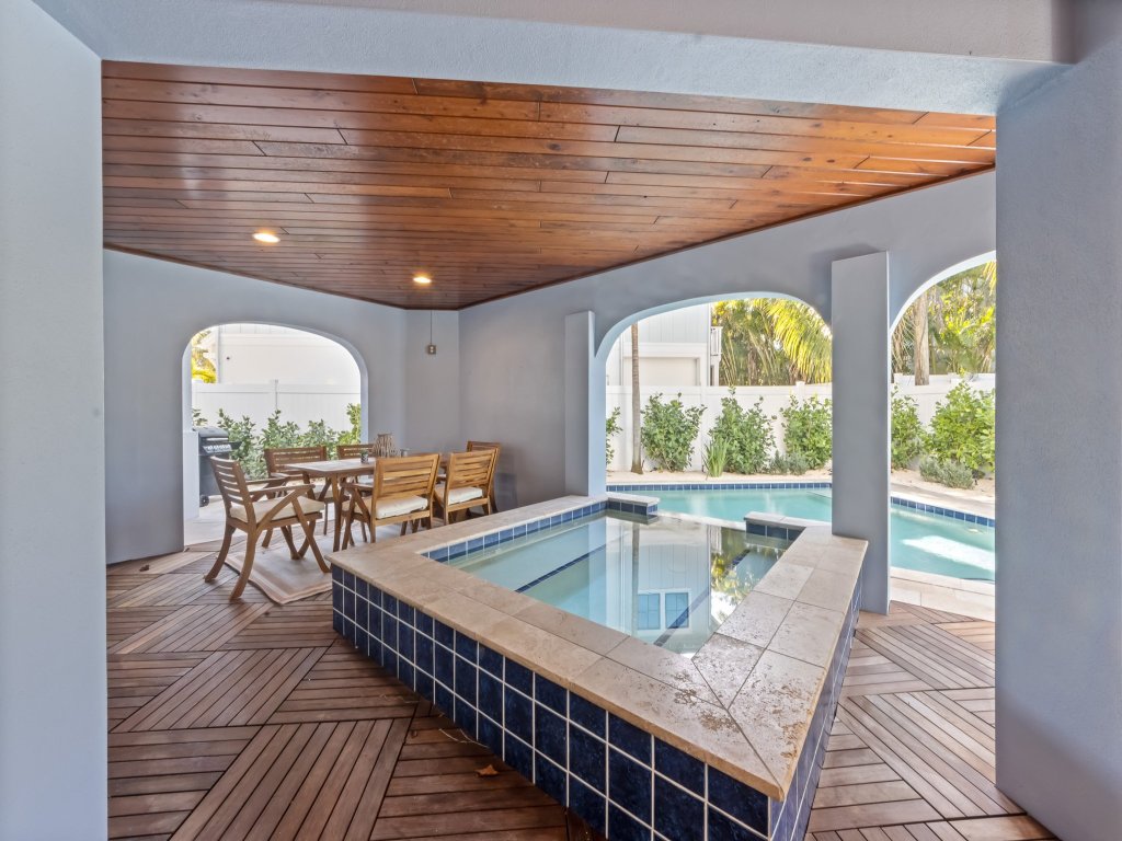 Chasing Sunsets Vacation Rental in Bradenton Beach - RedAwning