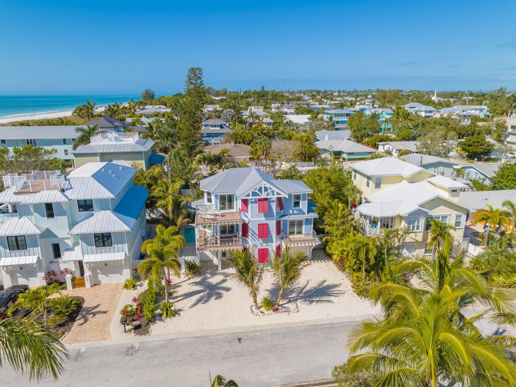 Chasing Sunsets Vacation Rental in Bradenton Beach - RedAwning