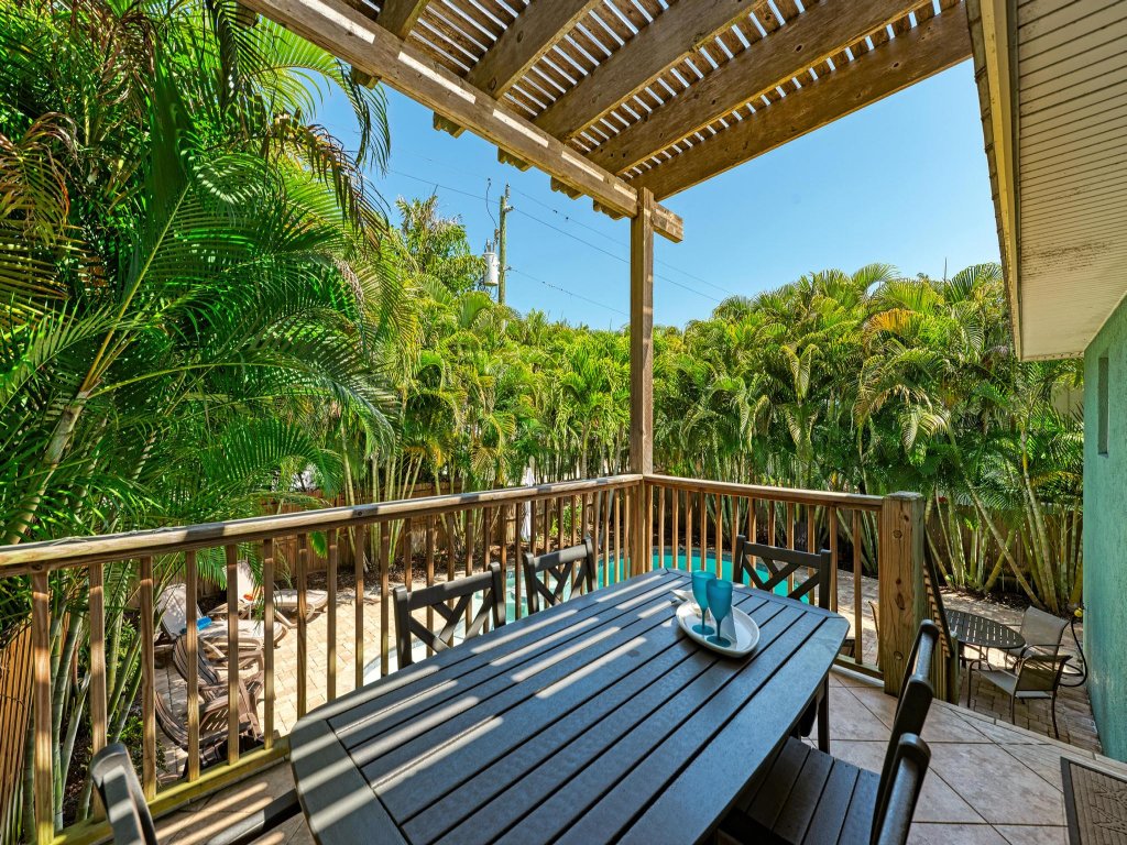 Caribbean Surf Vacation Rental in Holmes Beach - RedAwning