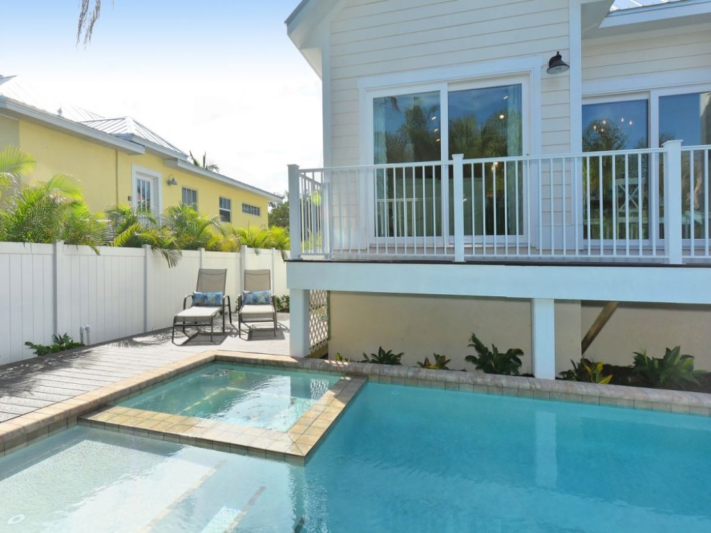 Seahorse Beach House Vacation Rental in Holmes Beach - RedAwning