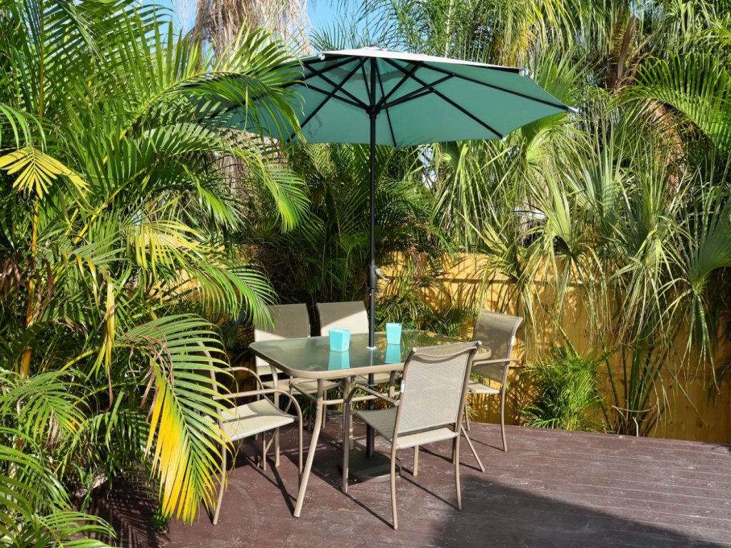 Seahorse Beach House Vacation Rental in Holmes Beach - RedAwning