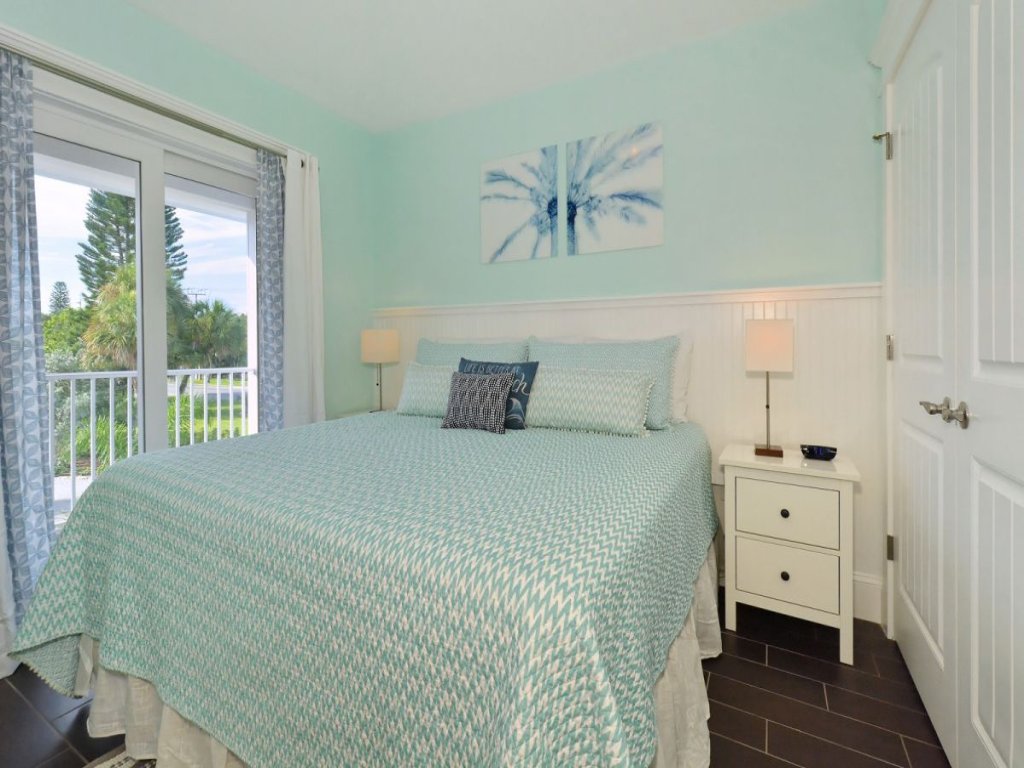 Seahorse Beach House Vacation Rental in Holmes Beach - RedAwning