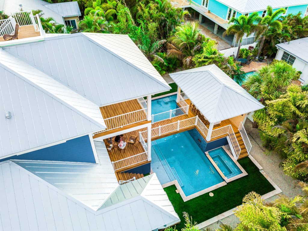 Slice of Paradise Vacation Rental in Holmes Beach - RedAwning