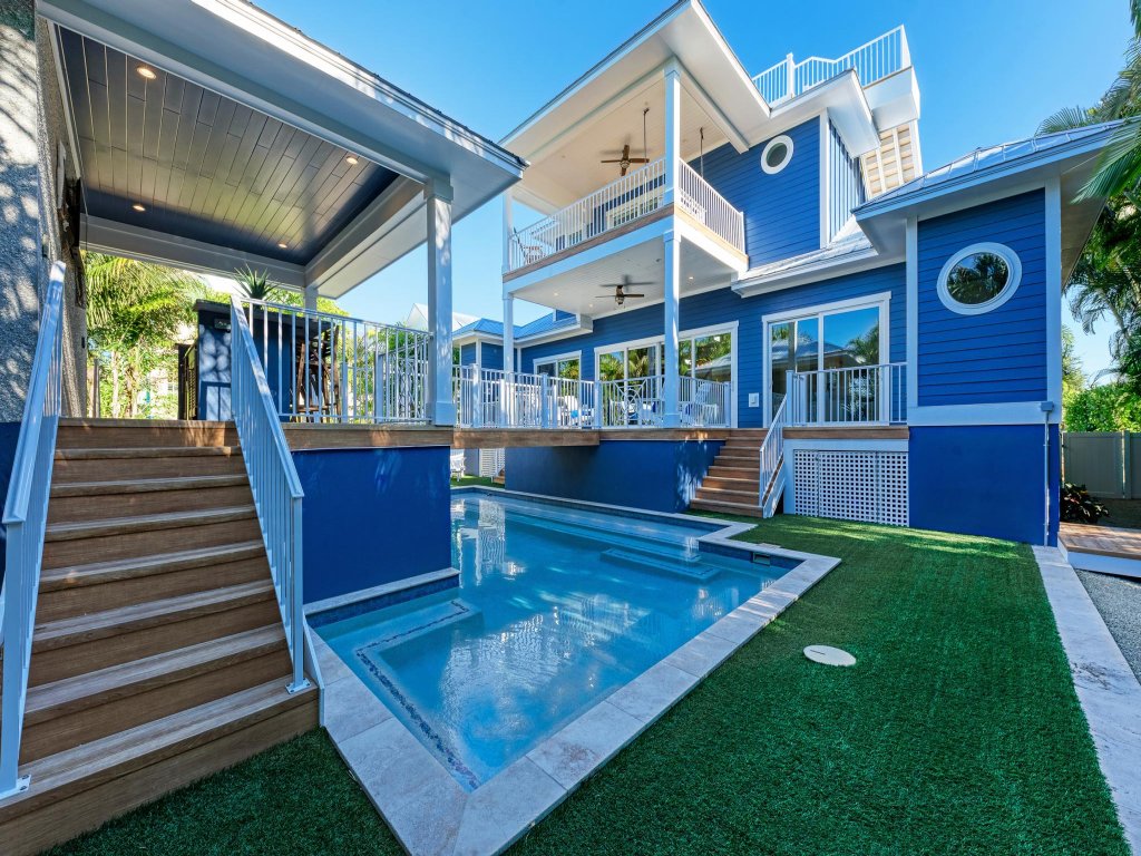Slice of Paradise Vacation Rental in Holmes Beach - RedAwning