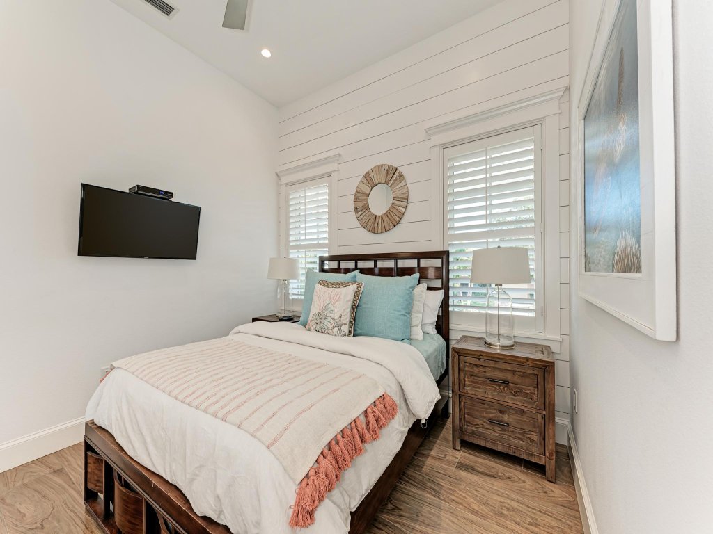 Slice of Paradise Vacation Rental in Holmes Beach - RedAwning