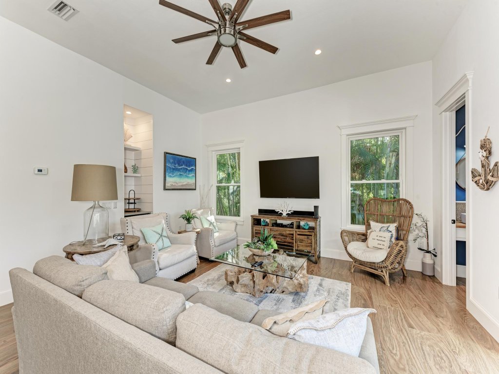Slice of Paradise Vacation Rental in Holmes Beach - RedAwning