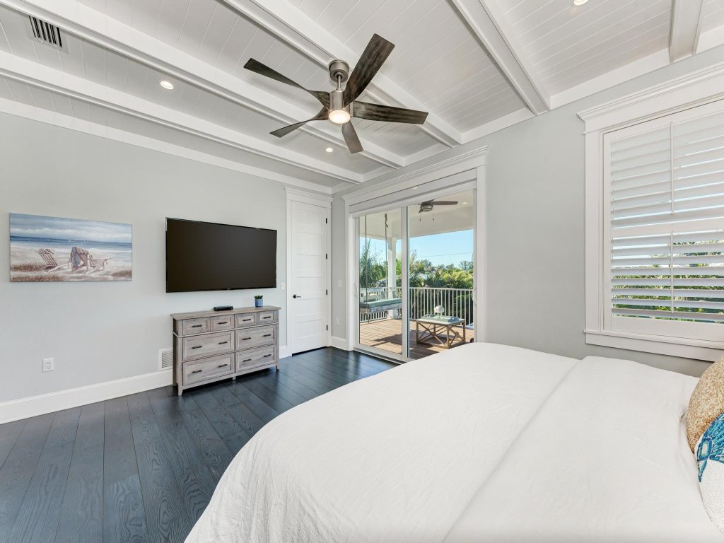 Slice of Paradise Vacation Rental in Holmes Beach - RedAwning