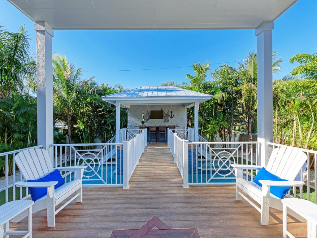 Slice of Paradise Vacation Rental in Holmes Beach - RedAwning